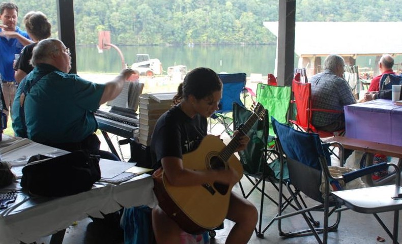 Keyboard and guitar playing at the picnic