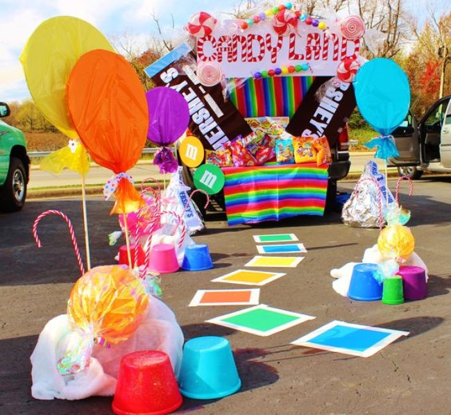Trunk of a car, decorated with balloons and giant candybars